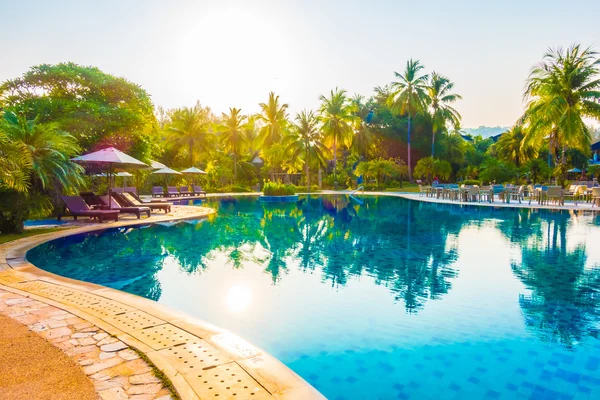 Openlucht zwembad in hotel resort Stockfoto