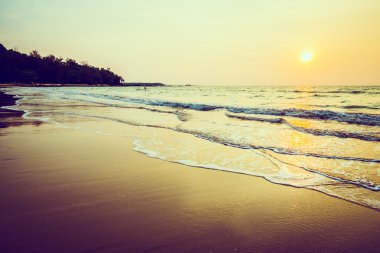 tropik sahilde güzel gün batımı