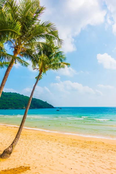 Tropisch strand en zee landschap — Stockfoto