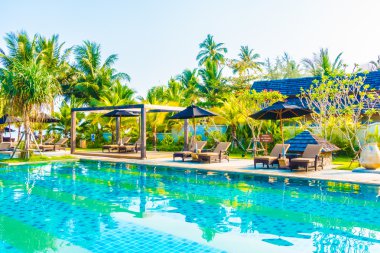 Otelde açık yüzme havuzu