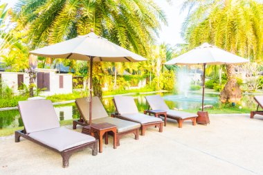 Otelde açık yüzme havuzu