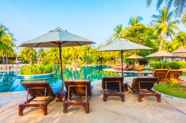 Otelde açık yüzme havuzu