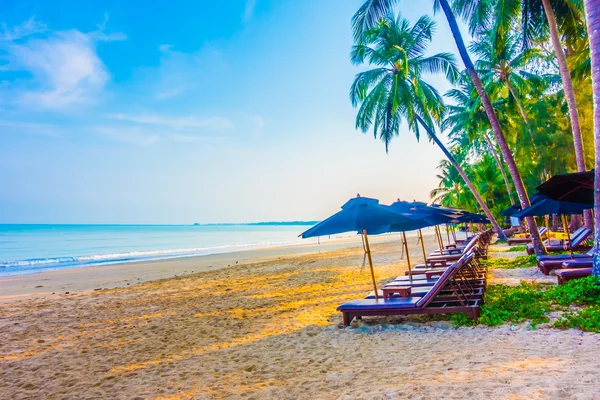 Güzel tropikal plaj ve deniz