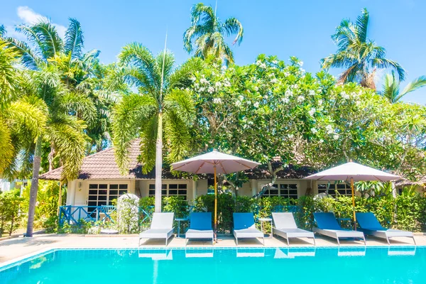 Otelde açık yüzme havuzu