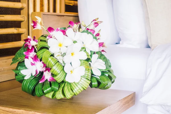 Vaas bloemen decoratie — Stockfoto