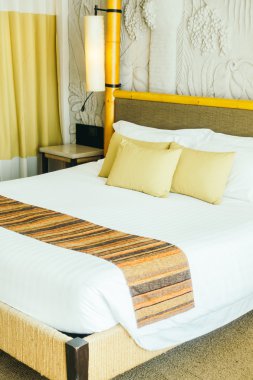 Lüks yatak güzel yastıklar