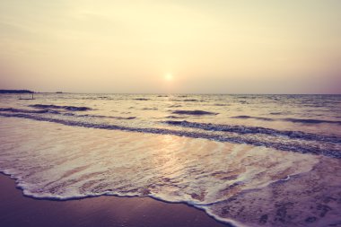 tropik sahilde güzel gün batımı