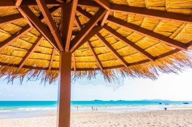 Güzel tropikal plaj şemsiyesi