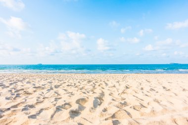 Güzel tropikal plaj ve deniz