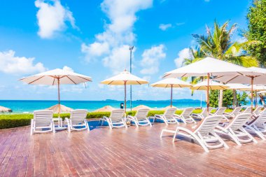 Otelde açık yüzme havuzu