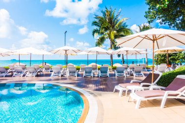 Otelde açık yüzme havuzu