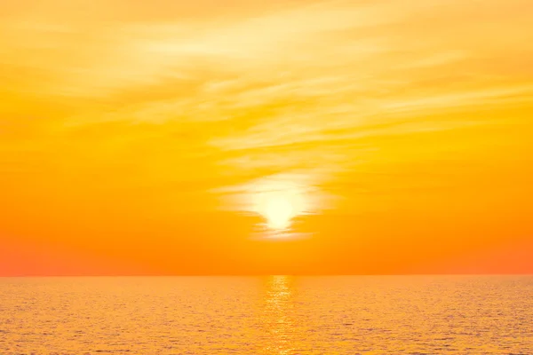 Vacker solnedgång på havet — Stockfoto