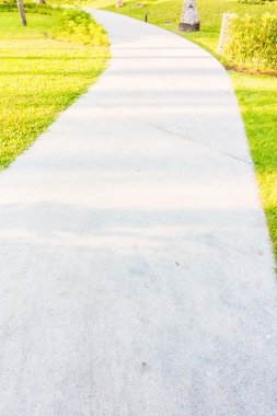 Bahçe şekilde taş yol