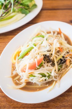 Baharatlı papaya salatası