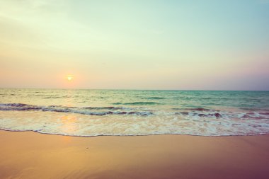 tropik sahilde güzel gün batımı