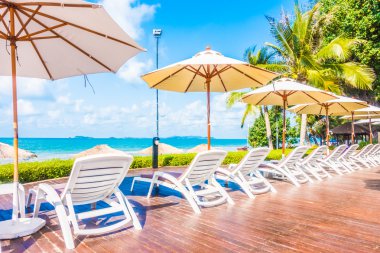 Otelde açık yüzme havuzu