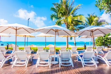 Otelde açık yüzme havuzu