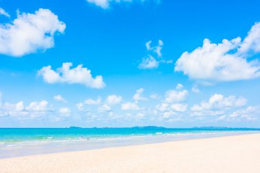 Güzel tropikal plaj ve deniz