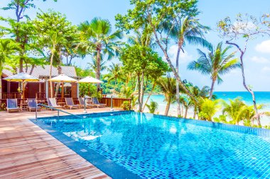 Şemsiye havuzu ve sandalye