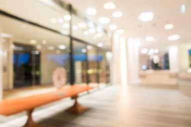 Otel lobisinde bulanıklık