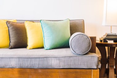 Güzel lüks yastıklar Divan