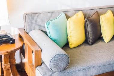 Güzel lüks yastıklar Divan