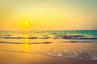 tropik sahilde güzel gün batımı