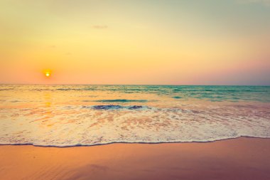 tropik sahilde güzel gün batımı