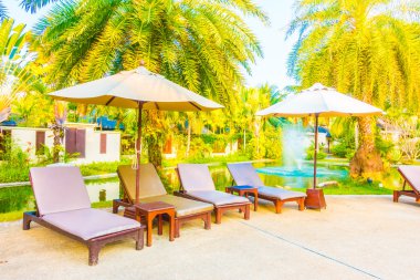 Otelde açık yüzme havuzu