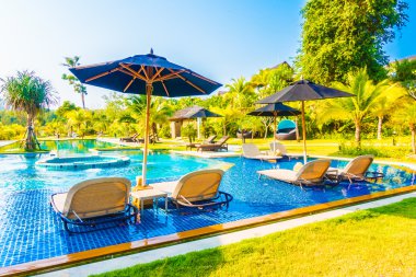 Otelde açık yüzme havuzu