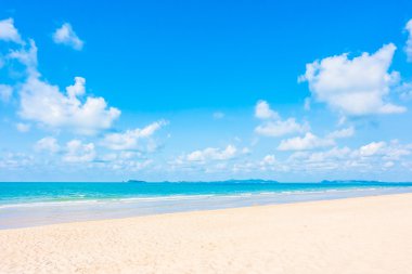 Güzel tropikal plaj ve deniz