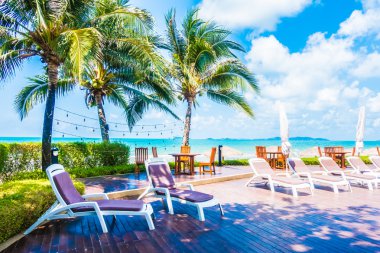 Otelde açık yüzme havuzu