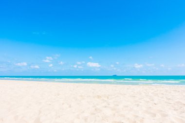 Güzel tropikal plaj ve deniz