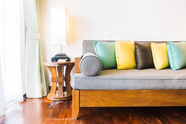 Güzel lüks yastıklar Divan