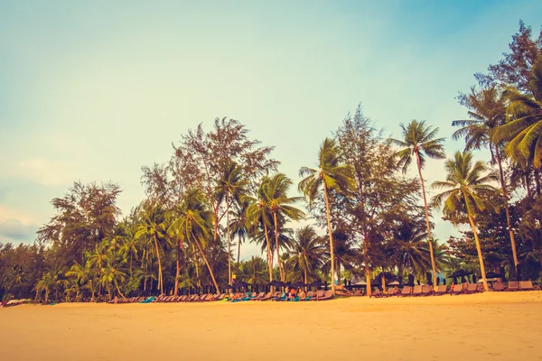 Belle plage tropicale et mer — Photo