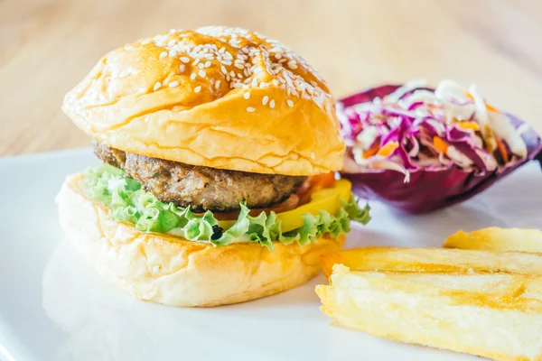 Leckerer Rindfleisch-Hamburger — Stockfoto