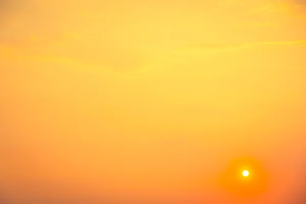 Belo pôr do sol no céu — Fotografia de Stock