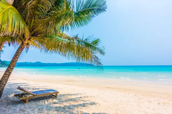 Güzel tropikal deniz ve kum plaj