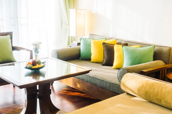 Güzel lüks yastıklar Divan