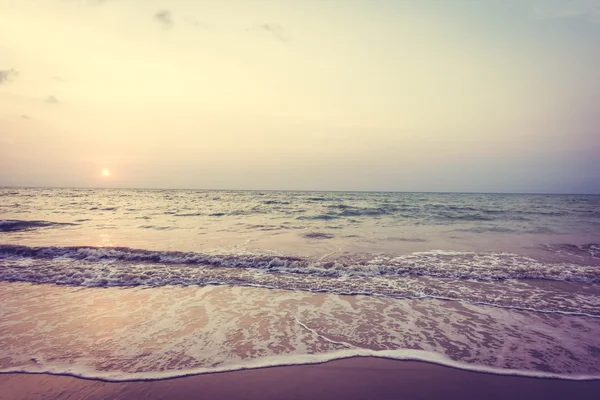 Beautiful sunset on tropical beach — Stock Photo, Image