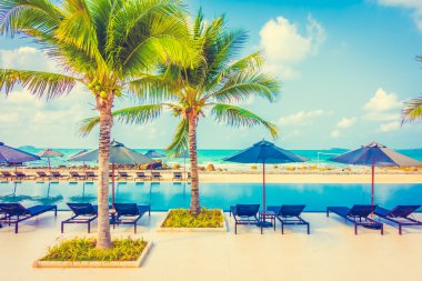 Otelde açık yüzme havuzu 