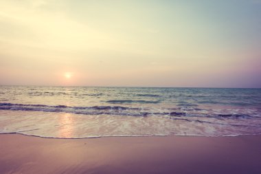 tropik sahilde güzel gün batımı