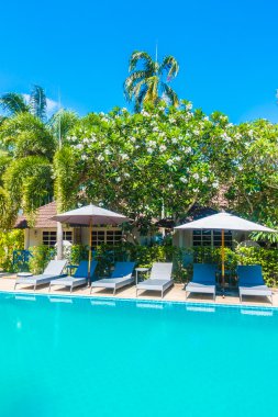 Otelde açık yüzme havuzu