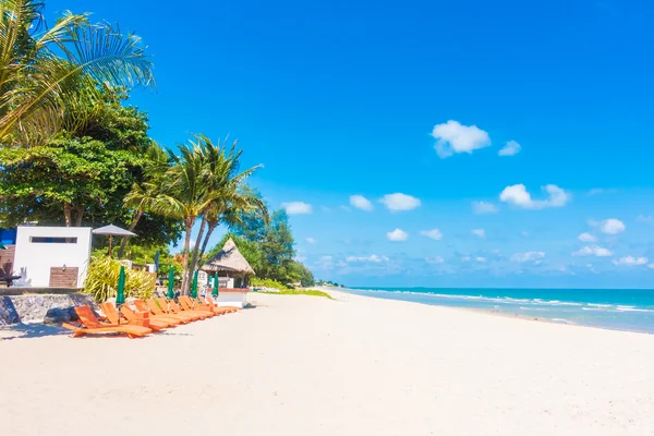 Güzel tropikal plaj ve deniz