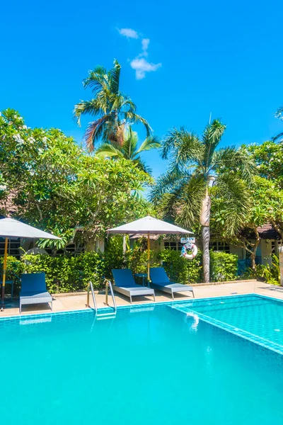 Otelde açık yüzme havuzu