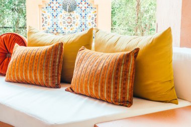 Güzel lüks yastıklar Divan