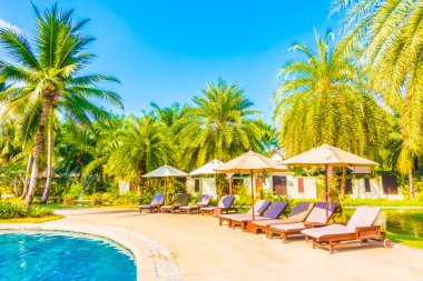 Otelde açık yüzme havuzu