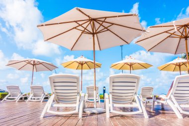 Otelde açık yüzme havuzu