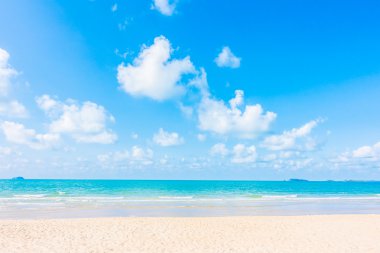 Güzel tropikal plaj ve deniz