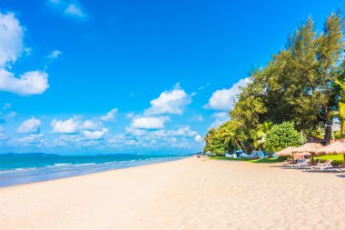 Güzel tropikal plaj ve deniz